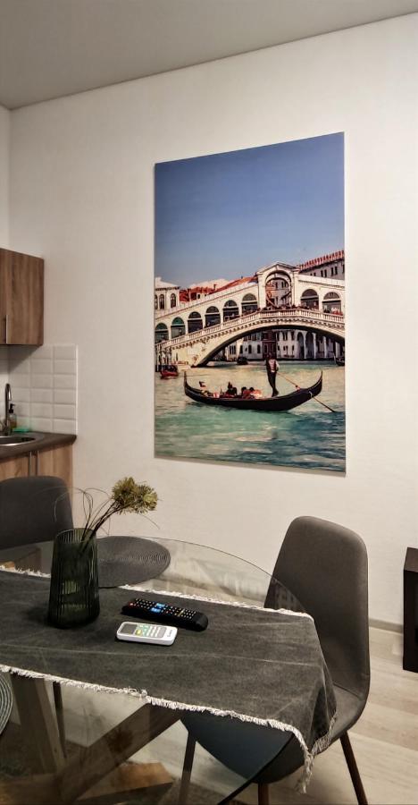 Flat in the city center 오데사 외부 사진